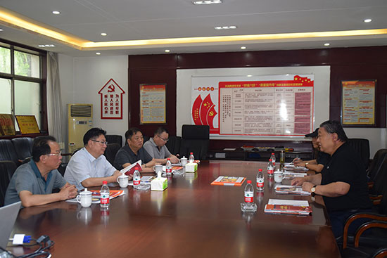 臨汾市市場監(jiān)督管理局局長、非公企業(yè)黨委書記張東紅<br>在科海集團(tuán)調(diào)研非公黨建工作